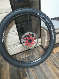 Zapletené přední kolo 27,5 kvalitní zátěžové - 1