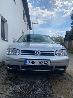 VW Golf 1.6 FSI benzín