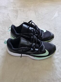 Tenisové boty Nike 42,5 (27cm)
