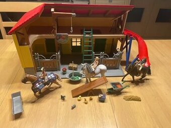 SCHLEICH 42485 Horse Club Koňská stáj