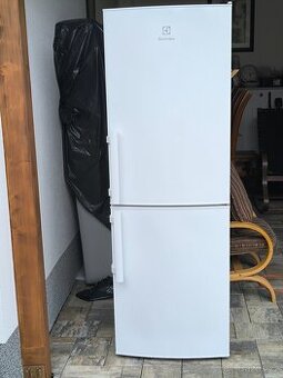 Lednice s mrazákem Electrolux EN3201MOW