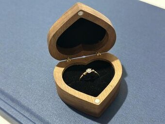 Zásnubní prsten s diamanty - 1