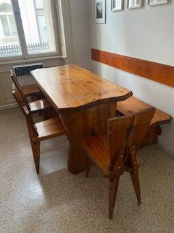 Selský jídelní nábytek z modřínu - stůl, lavice, 3 židle