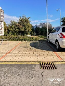 Pronájem parkovacího stání,  13m2 - Praha Vysočany