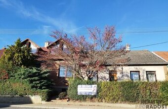 RD se zahrádkou a 2x garáží v obci Přílepy.