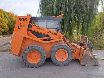 Locust L 1203 smykový nakladač