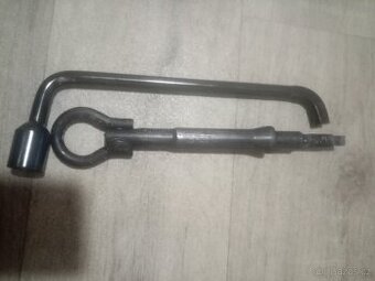 PEUGEOT TAŽNÉ OKO A KLÍČ NA KOLA