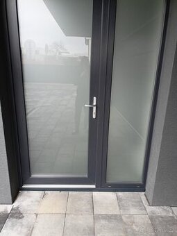 Plastové dveře a okna