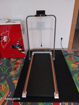 Běžecký pás motorový