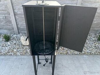 Gril na gyros a kebab uzavřený