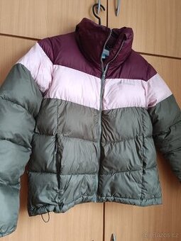 Dámská zimní bunda ve velikosti M, se znakem Columbia.