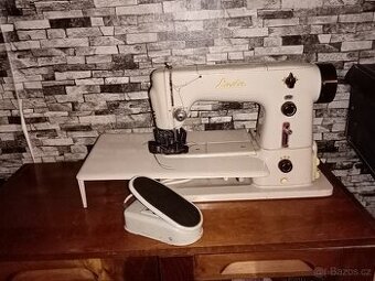 Retro šicí stroj Lada T 132