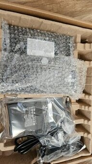 Dokovací stanice včetně napájecího zdroje