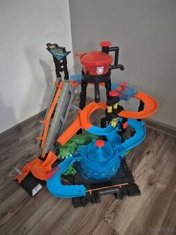 Hot Wheels City ultimátní automyčka s aligátorem