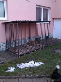 Dřevník-přístřešek na dřevo