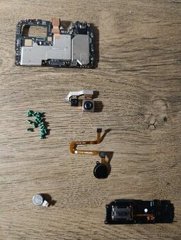 Náhradní díly z Xiaomi Redmi 10C
