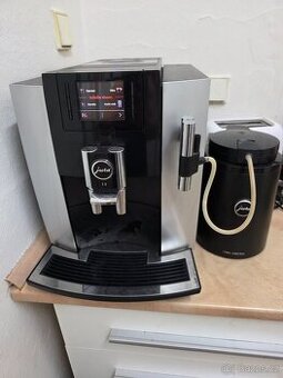 Kavovar Jura E8