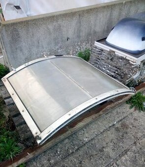 Stříška nad vchodové dveře