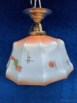 stropní lampa do červena