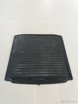 Škoda Octavia III Sedan - Orig Plato kufru