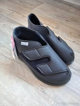 Zdravotni boty pro otekle nohy