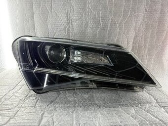 Pravé přední světlo Škoda Superb 3