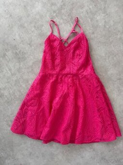 Svitive ruzove saty M