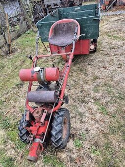 Zahradní traktor Vari s bržděným vlekem 110x150cm.