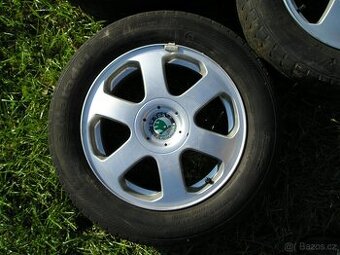 4ks nových středových pokliček na ALU 15" Škoda Octavia