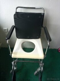 Invalidní WC, chodítko a sprchová stolička