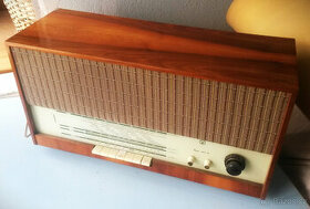 Staré elektronkové radio M11-0