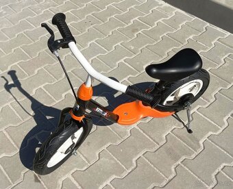 Odráželo Kettler 12,5" + helma + cyklo rukavice