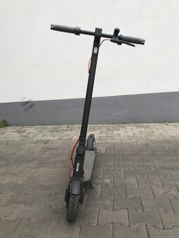Elektrická koloběžka Xiaomi 4 PRO 2nd Gen černá