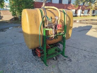 Postřikovač  500l do vinice