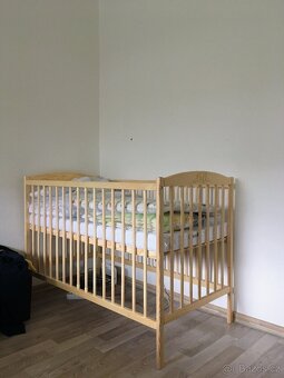Dětská postýlka s kokosovo-pohankovou matrací – stav jako no