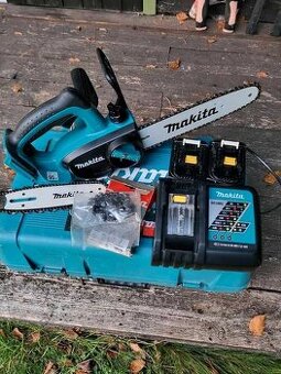 Aku řetězová pila Makita DUC122Z +2x baterie a další
