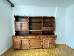 Stěna do jídelny, Komoda