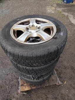 Zimní Aku kola 195/65 R15 Barum polaris 3 Octavia 2