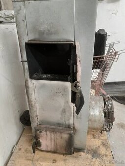 Kotel na olej i dřevo