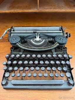 Psací stroj Olympia Plana