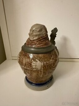 Starožitný Figurální korbel s motivem mnicha r. 1880