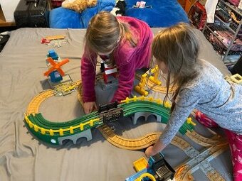 2x vláčková dráha Fischer Price (pouze koleje bez mašinek)