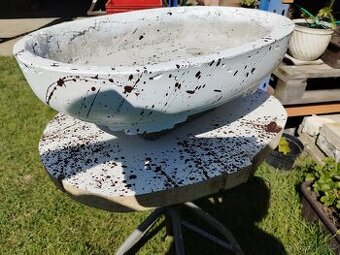 Betonový květináč na bonsaje