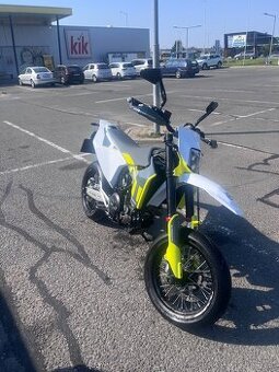 Husqvarna supermoto 701
