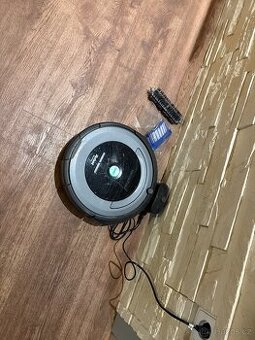 robotický vysavač iRobot 681