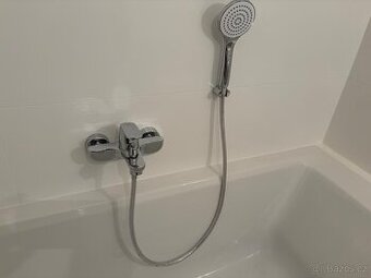 Vanová baterie se sprchou – jako nová