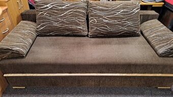 Rozkládací gauč s úložným prostorem