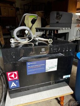 Myčka volně stojící