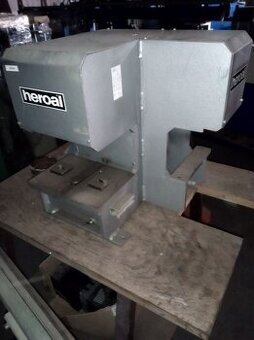 Vystřihovací lis Heroal na hliníková okna a dvere