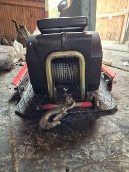 Elektrický naviják na traktor, stroje apod..